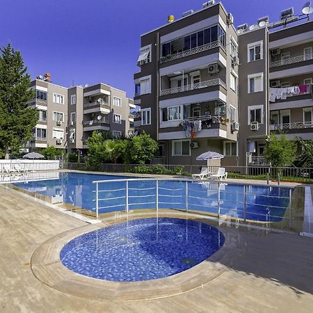 אנטליה Vibrant Flat With Lovely Balcony In Muratpasa מראה חיצוני תמונה