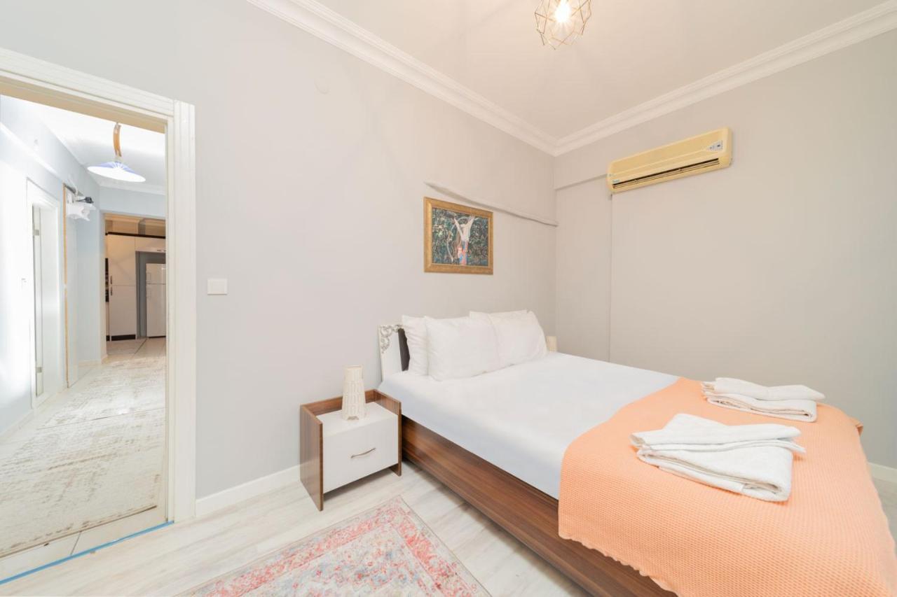 אנטליה Vibrant Flat With Lovely Balcony In Muratpasa מראה חיצוני תמונה