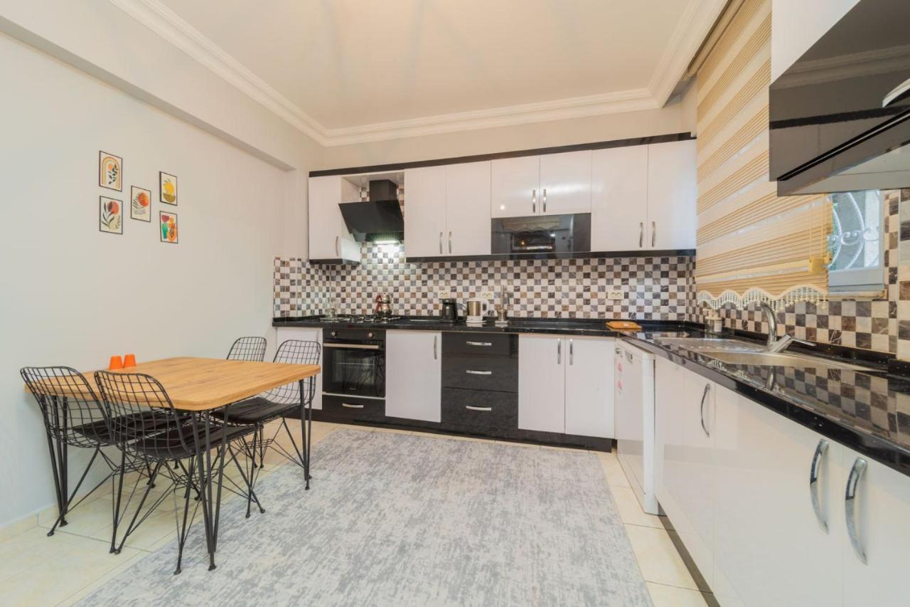 אנטליה Vibrant Flat With Lovely Balcony In Muratpasa מראה חיצוני תמונה