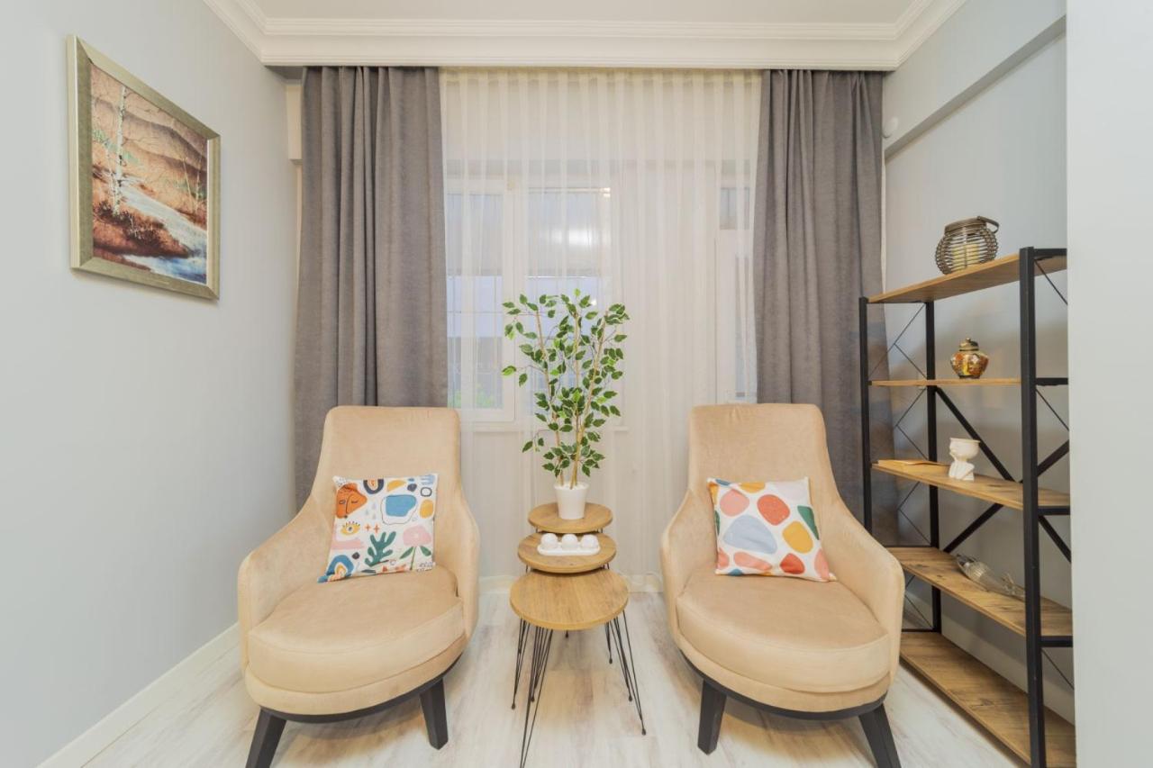 אנטליה Vibrant Flat With Lovely Balcony In Muratpasa מראה חיצוני תמונה